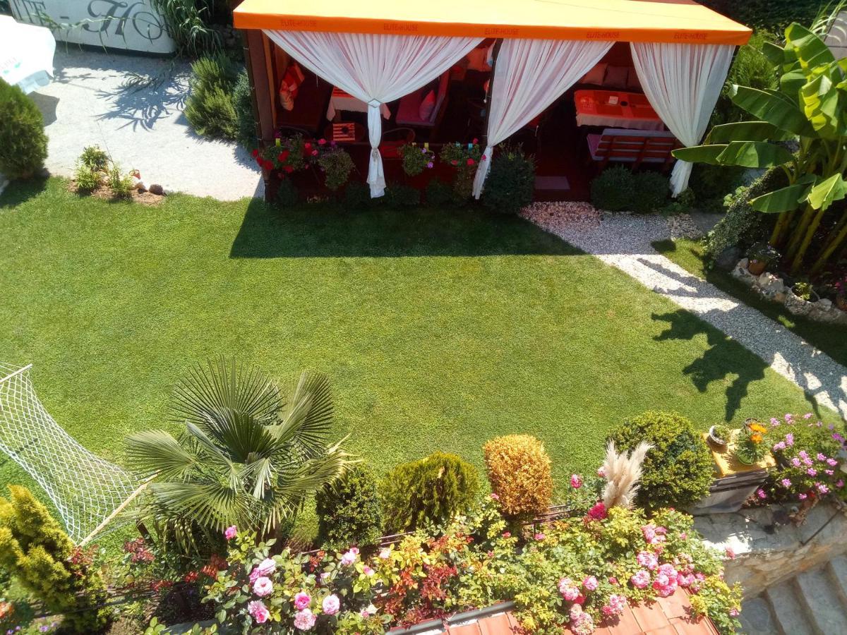 Hotel Yard House Trpejca Ohrid Esterno foto
