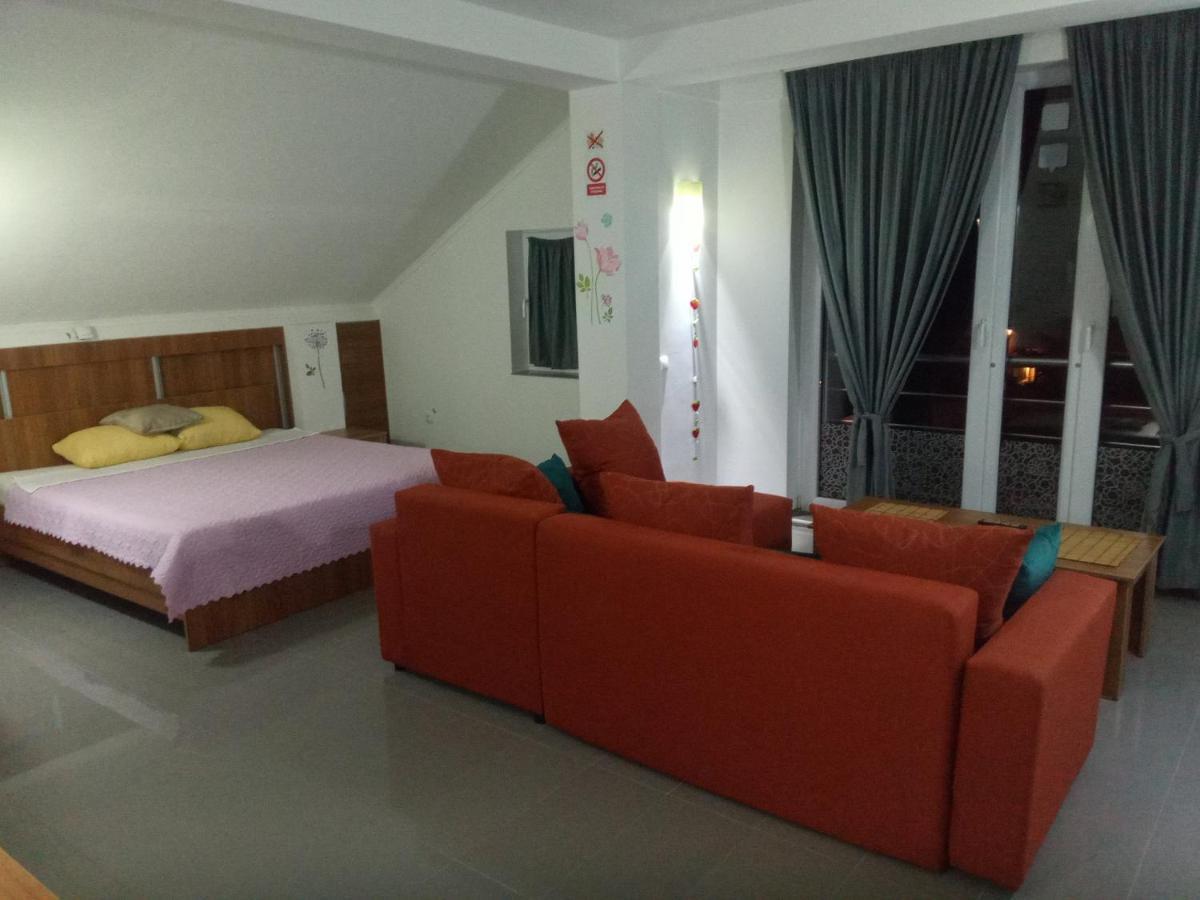 Hotel Yard House Trpejca Ohrid Esterno foto