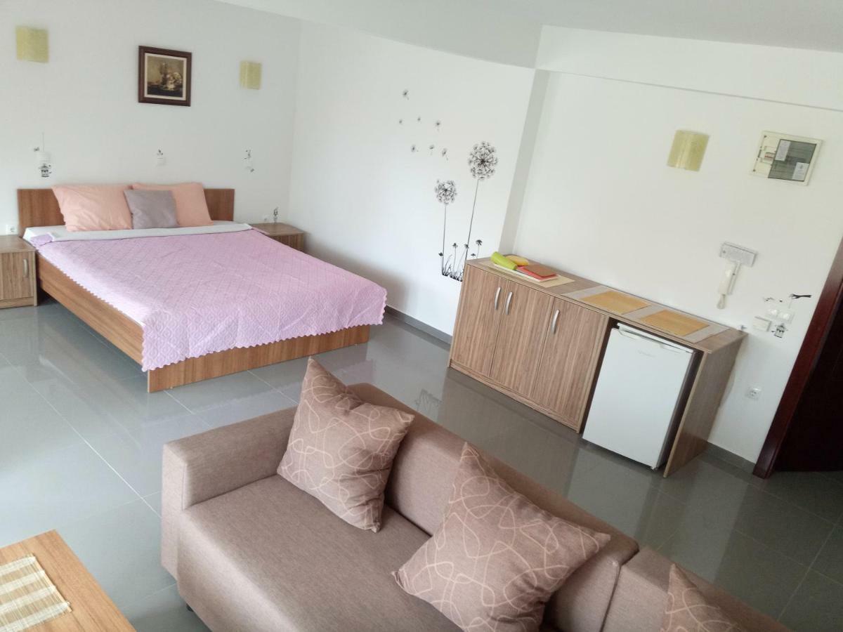 Hotel Yard House Trpejca Ohrid Esterno foto