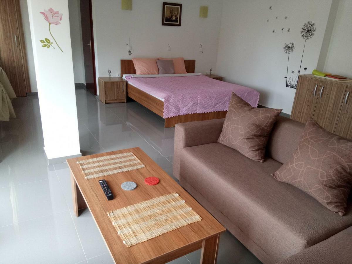 Hotel Yard House Trpejca Ohrid Esterno foto
