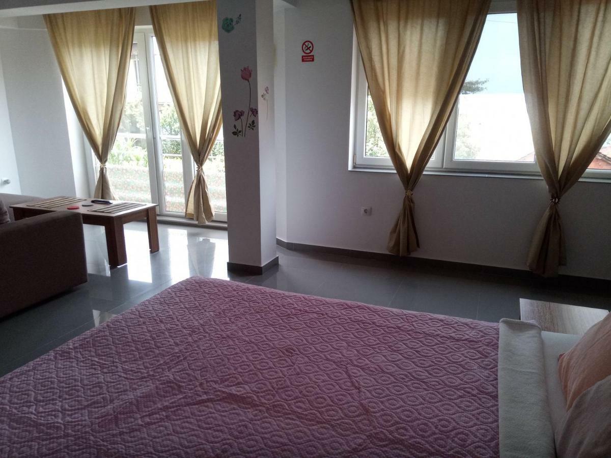 Hotel Yard House Trpejca Ohrid Esterno foto