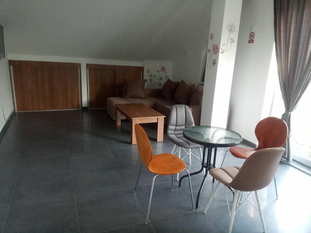 Hotel Yard House Trpejca Ohrid Esterno foto